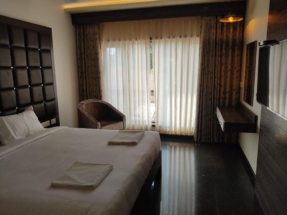 Hotel Vijayarani Tiruchirappalli Exteriör bild