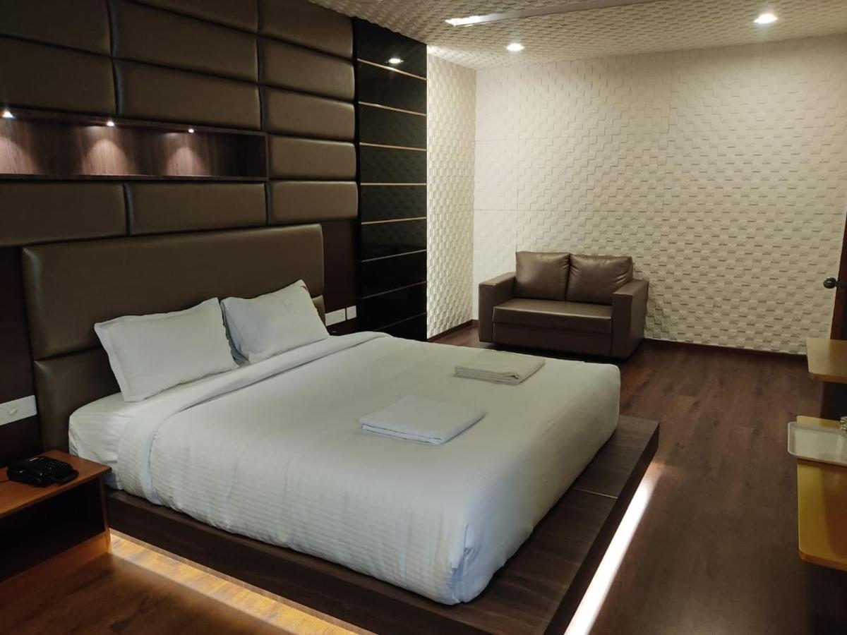 Hotel Vijayarani Tiruchirappalli Exteriör bild